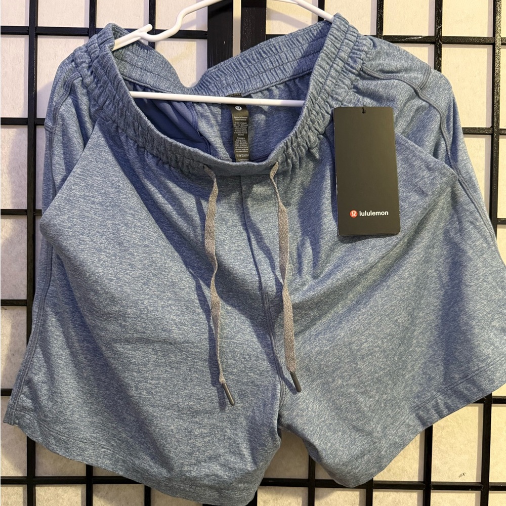 BNWT Lululemon Shorts 5” - Medium